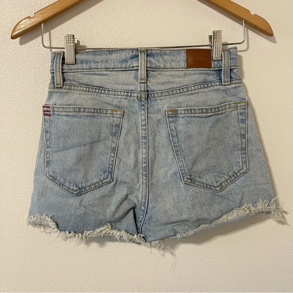 Urban Outfitters BDG Girlfriend High Rise Cutoff Denim Shorts Raw Hem Light-26 - Picture 3 of 11